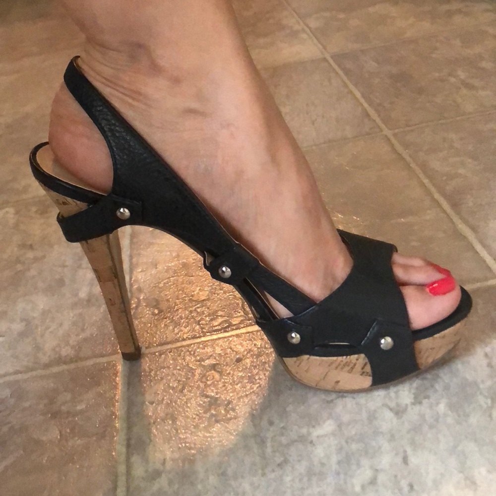 Size 7 Guess heels